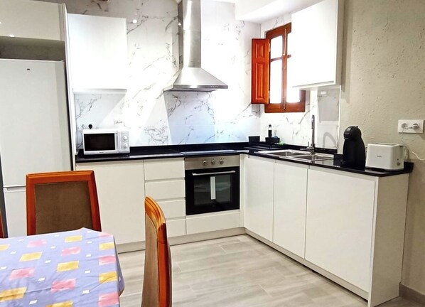 Fridge, microwave, oven, coffee/tea maker