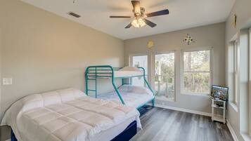 5 bedrooms, iron/ironing board, free WiFi, bed sheets