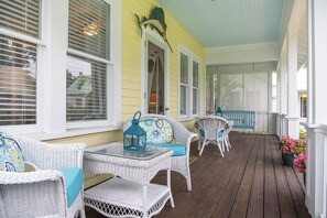 Terrace/patio - THE FAMILY REUNION COMPOUND AT OLD COLORADO INN (Stuart)