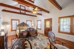 10 bedrooms, iron/ironing board, WiFi, bed sheets - THE FAMILY REUNION COMPOUND AT OLD COLORADO INN (Stuart)