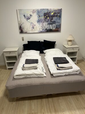 2 bedrooms, iron/ironing board, WiFi, bed sheets