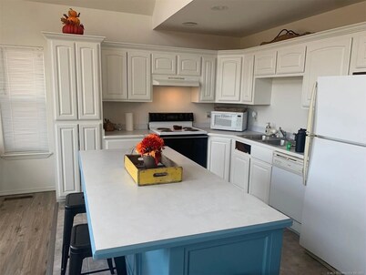 Close to Disney Dam the off-road adventurer and great cove for paddle-boarding 