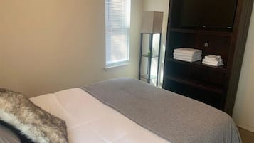 3 bedrooms, travel crib, WiFi, bed sheets