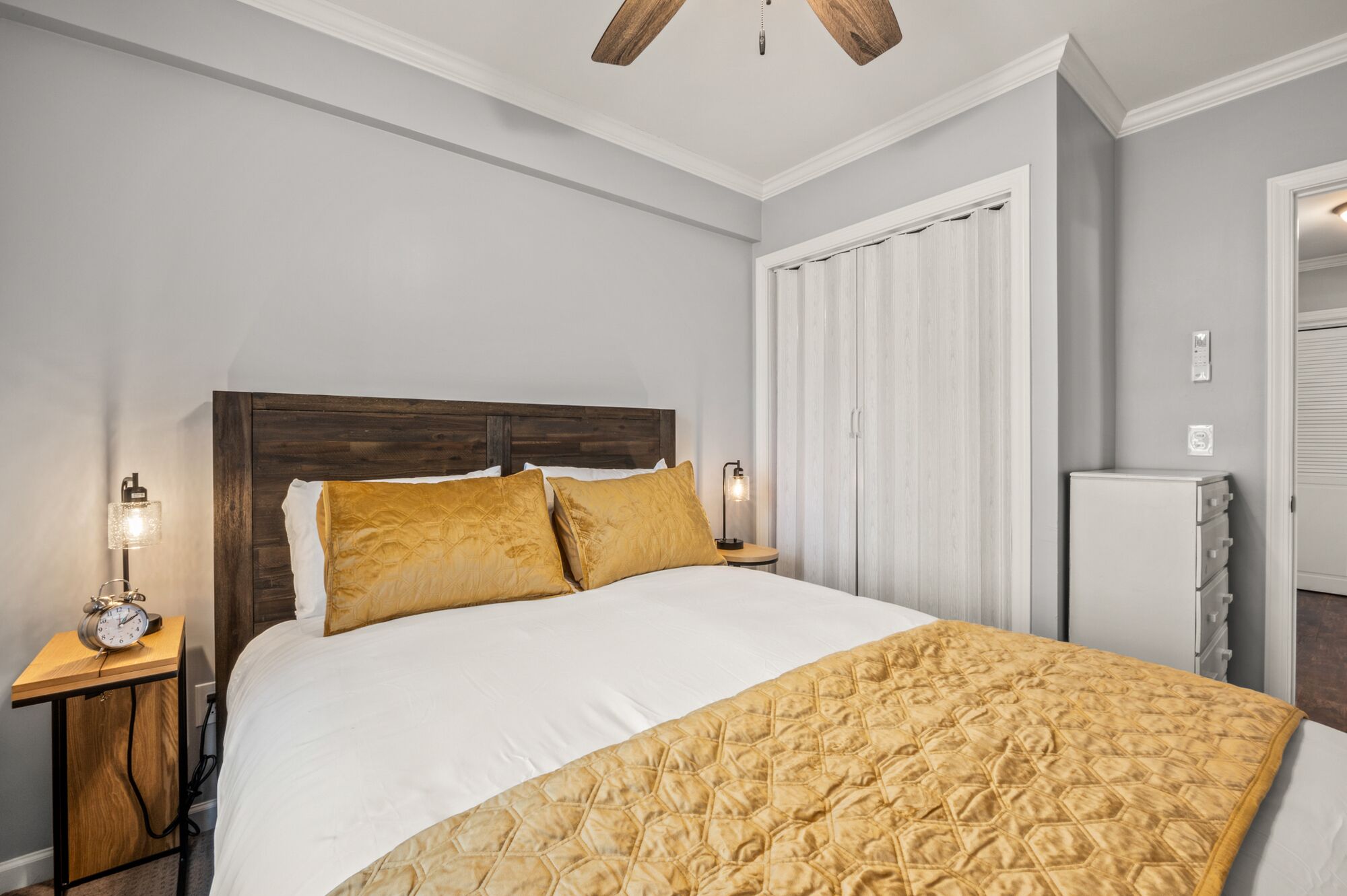 1 多间卧室、熨斗/熨衣板、WiFi、床单