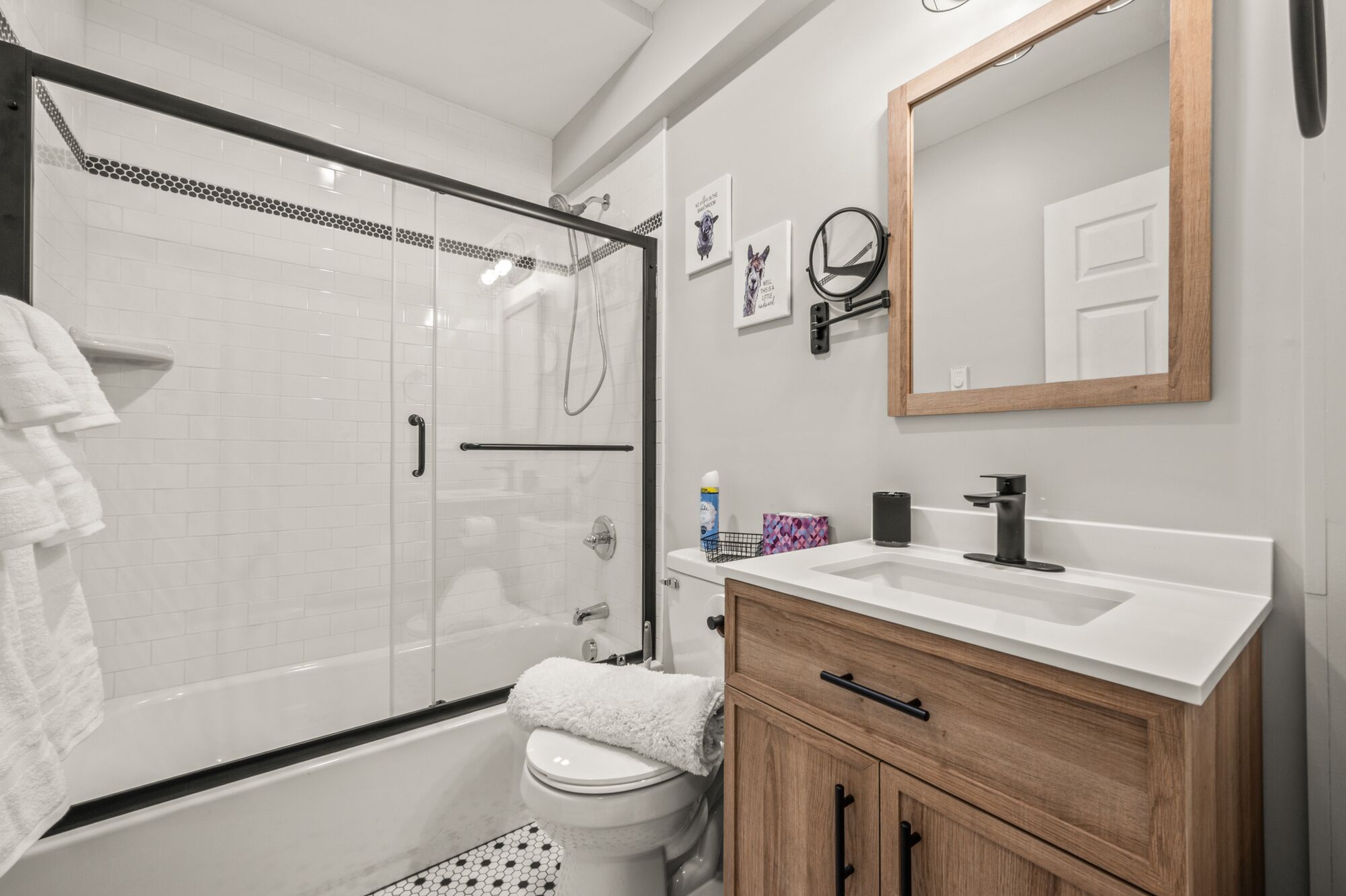 Secador de pelo, toallas