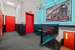 المنشأة من الداخل