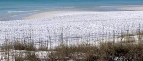 Beach nearby, sun loungers, beach towels