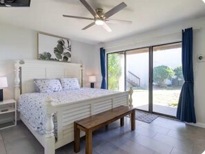 2 bedrooms, free WiFi, bed sheets - Beach Townhome steps away from White Sand Beaches! (Destin)