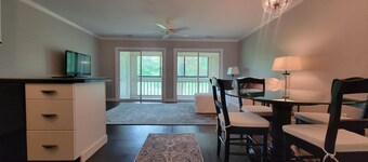 Updated Cozy Condo: 15 minutes from Surfside Beach