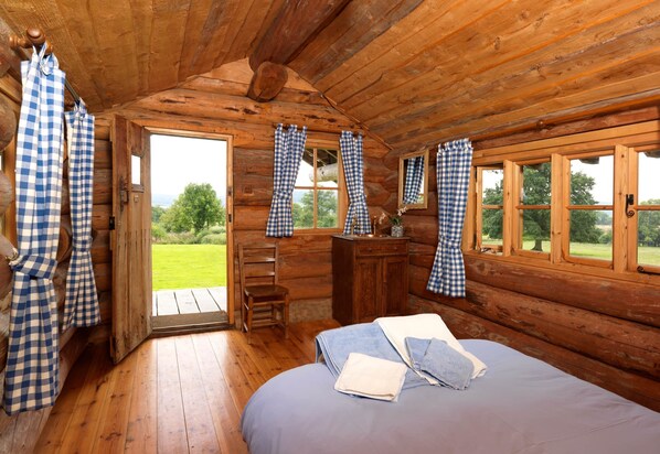 5 bedrooms, WiFi, bed sheets