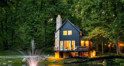 The Roundtop Chalet romantic couple’s getaway