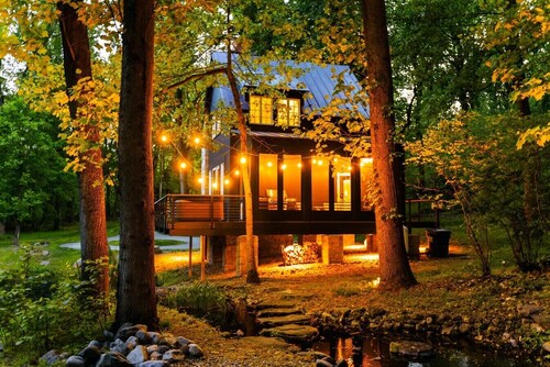 The Roundtop Chalet romantic couple’s getaway