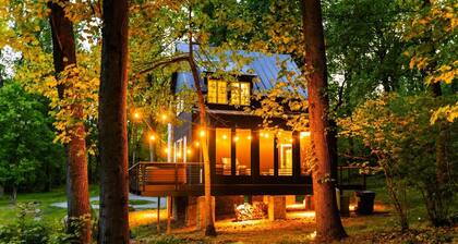 The Roundtop Chalet romantic couple’s getaway