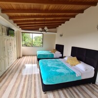 Kahden hengen perushuone (kaksi sänkyä) | Ilmainen Wi-Fi