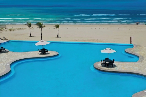 3 utendørsbassenger