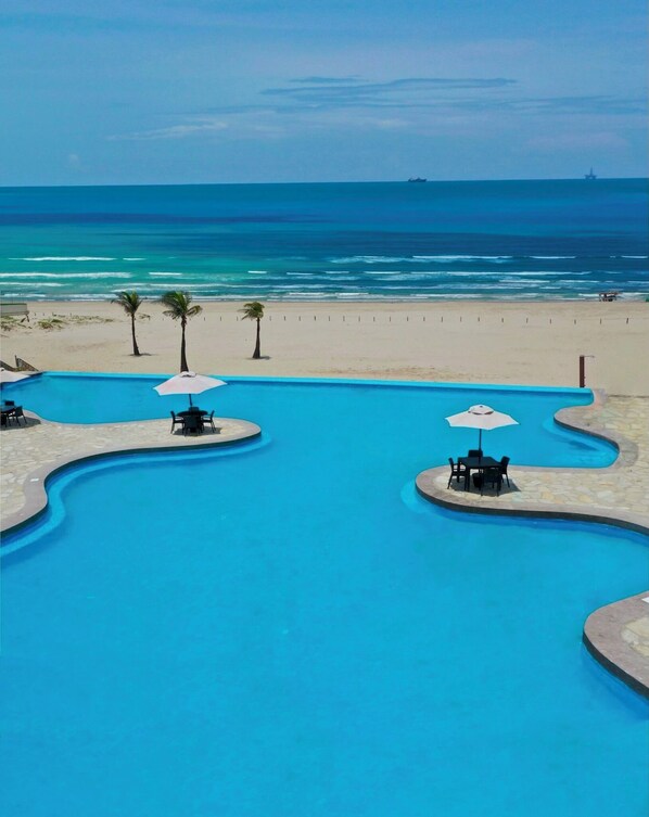 3 outdoor pools