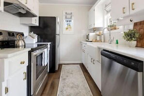 Frigorífic, microones, forn i placa de cuina 