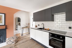 Fridge, microwave, oven, coffee/tea maker