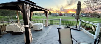 Sleeps 6 with beautiful mountain view, and close to all Colorado has to offer.