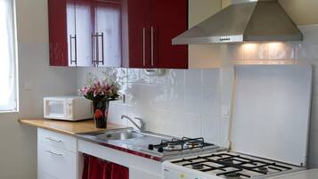 Mikrowelle, Geschirrspüler, Hochstuhl