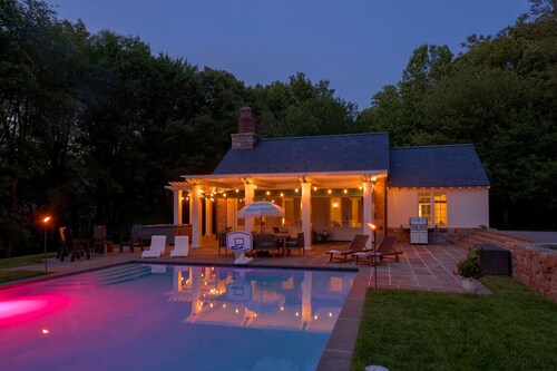 Stone Cottage at Roundtop Estate couples Retreat