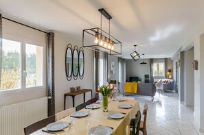 Dining - Les Bigarreaux - Paisy Cosdon (PAISY COSDON)