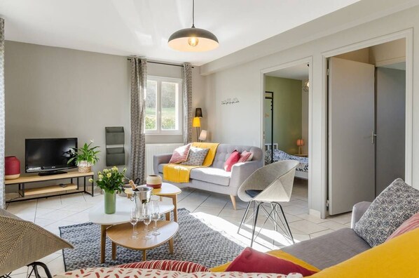 TV - Les Bigarreaux - Paisy Cosdon (PAISY COSDON)