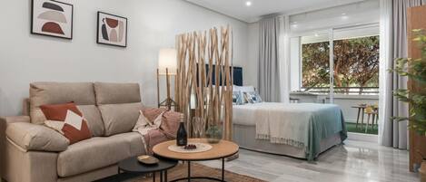 1 soverom, strykejern/-brett, internettilgang og sengetøy