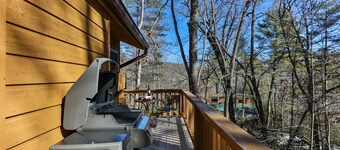 Cozy Mtn Retreat minutes from Sapphire Valley Resort. Renovated. Pet Friendly!
