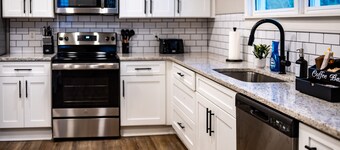 Westside Bungalow conveniently located near Stadiums, shopping and nightlife.