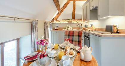 2 bedroom accommodation in Ocle Pychard