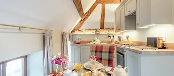 2 bedroom accommodation in Ocle Pychard