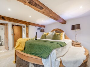 2 bedrooms, WiFi (free), bed sheets - 2 bedroom accommodation in Ocle Pychard (Ocle Pychard)