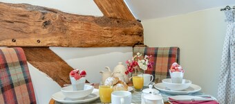 2 bedroom accommodation in Ocle Pychard