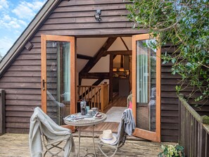 Outdoor dining - 2 bedroom accommodation in Ocle Pychard (Ocle Pychard)