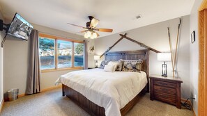 3 bedrooms, desk, iron/ironing board, travel cot - Hansen's Hideaway - convenience & comfort (Estes Park)