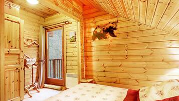 3 makuuhuonetta, silitysrauta/-lauta, ilmainen Wi-Fi