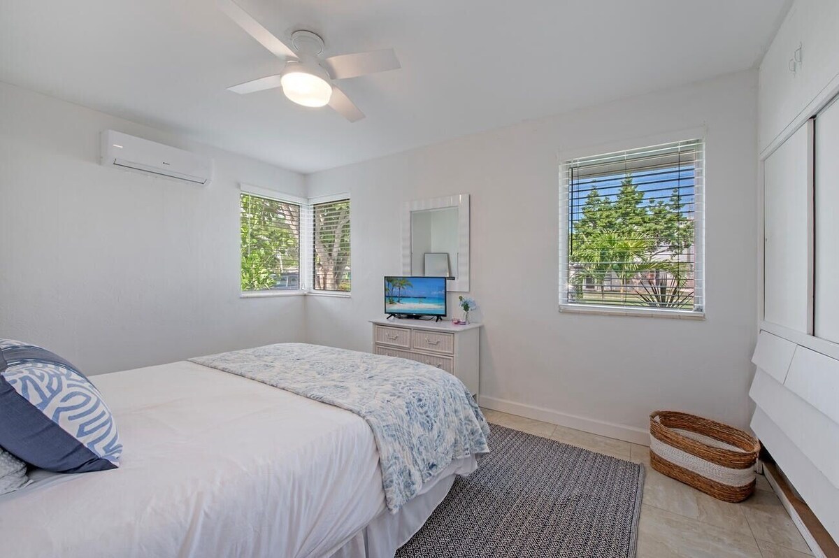 Photo 12 of Walk to 5th Ave and beach! New Renovation, perfect vacation house with lanai