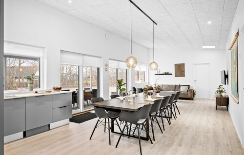 5 bedroom awesome home in Hadsund