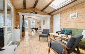 TV, fireplace - Nice home in Glesborg with kitchen (Glesborg)