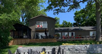 Sunset Escape On Westlake.
This B&B offers 2 suites that are rented separately.