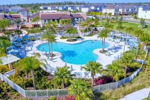 Et oppvarmet basseng