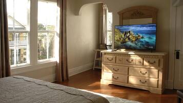 1 bedroom, desk, iron/ironing board, free WiFi