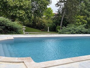 Outdoor pool - T2 Climatisé Dans le Parc du Castel Silence, 900m de la Plage Port D'envaux (Port-d'Envaux)