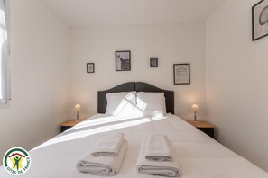 Soundproofing, iron/ironing board, travel cot, free WiFi