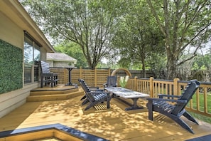 Terrace/patio - Welcoming Montgomery Home in April Sound Gated Community! (Montgomery)