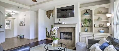 Smart TV, fireplace