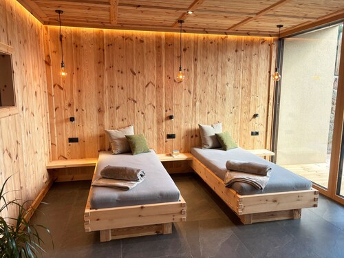 Ferienwohnung 'Parliflhof Apt Langfenn' mit Bergblick, Gemeinschaftsgarten und WLAN