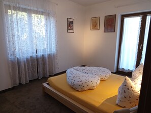 2 chambres, fer et planche Ă repasser, Wi-Fi gratuit, draps fournis