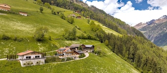 Apartment 'Tratterhof Apt Eidechsspitze' with Mountain View, Private Terrace and Wi-Fi